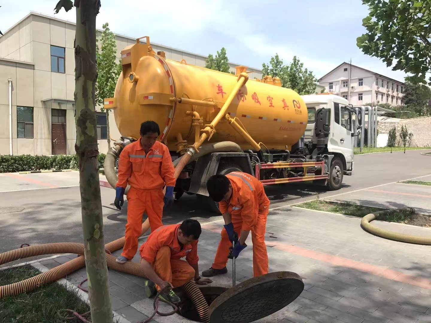 昆玉化粪池清理与5-8吨吸粪车施工效率分析